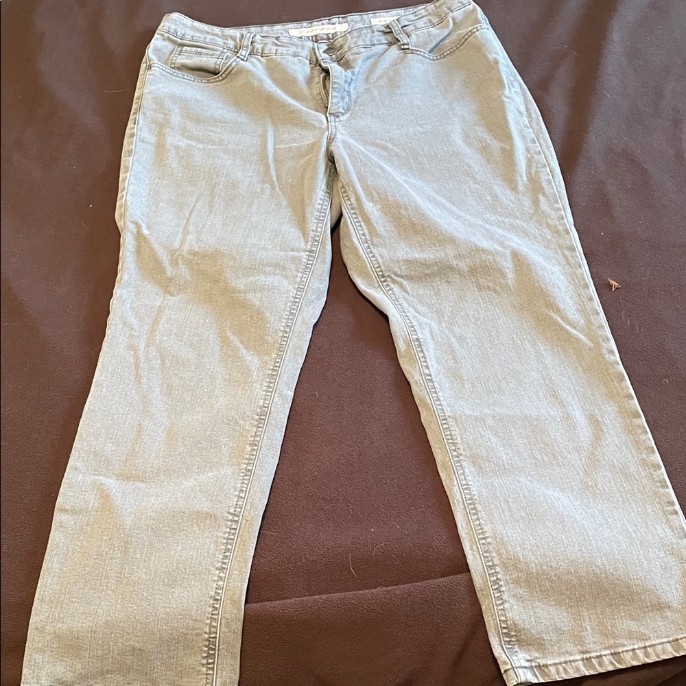 Women’s Jones New York Light Gray Jeans with pocket accent and straight legs